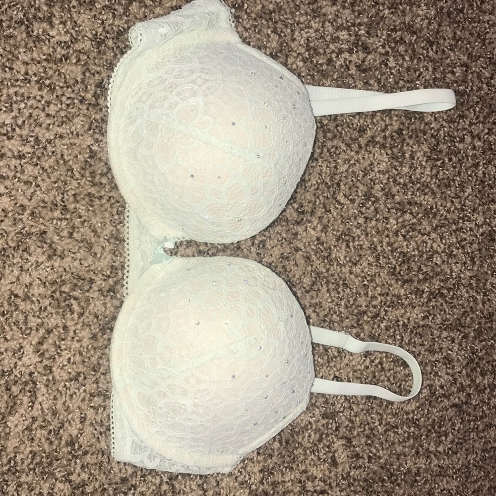 Like brand new Victoria’s Secret push up bra